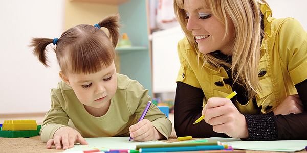 woman-with-kid-drawing